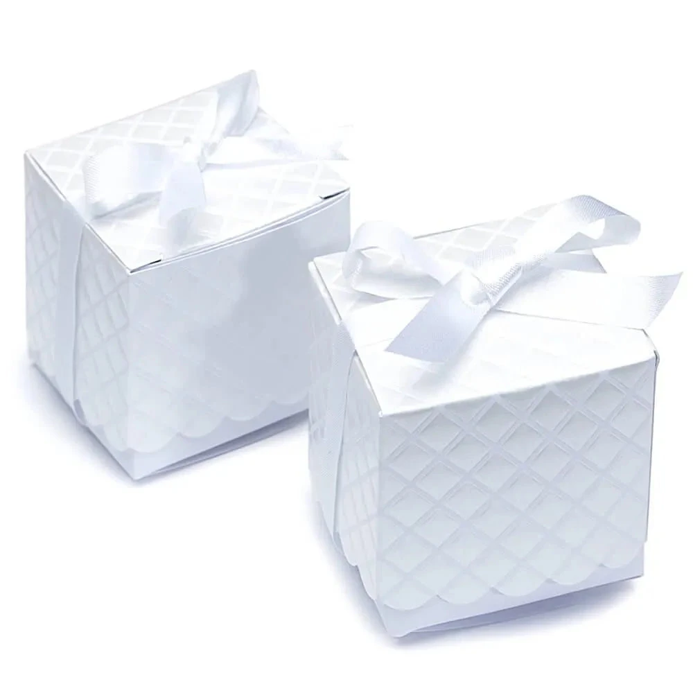 Wilton White Scalloped Favor Box Kits: 25-Piece Set 1 Wilton White Scalloped Favor Box Kits: 25-Piece Set